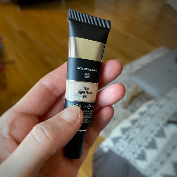 SOLD / IT Cosmetics Bye Bye Under Eye Concealer - Picture 2 of 6